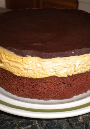 Una foto de Torta de chocolate y crema de dulce de leche