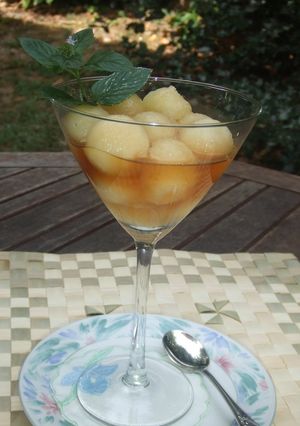Una foto de Bolitas de melón con vino de Oporto