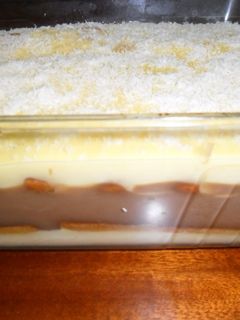 Una foto de Postre de vainillas y natillas
