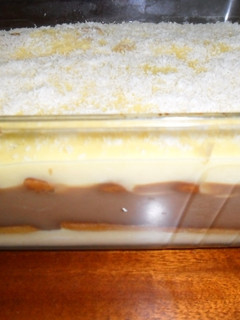 Una foto de Postre de vainillas y natillas