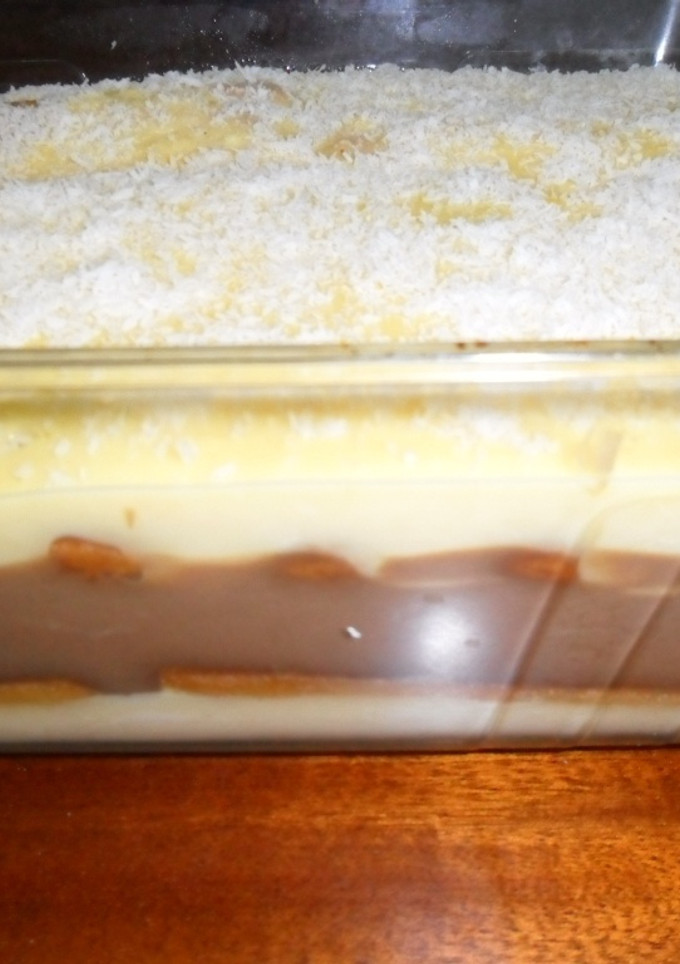 Una foto de Postre de vainillas y natillas
