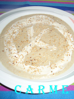 Una foto de Crema de calabacín y champiñones