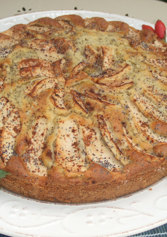 Una foto de Tarta de manzana con semillas de amapola y limoncello