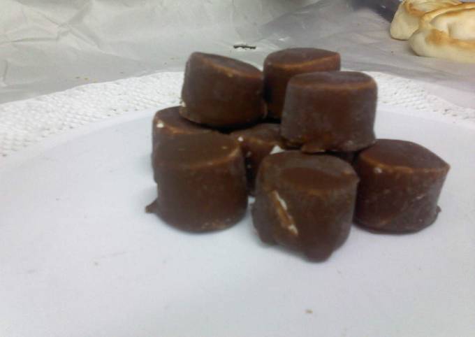 Foto principal de Trufas de  coco cubiertas de chocolate