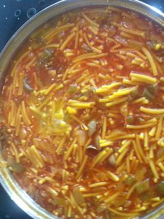 Una foto de Fideos con música