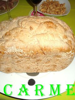 Una foto de Pan de cerveza negra y nueces en panificadora