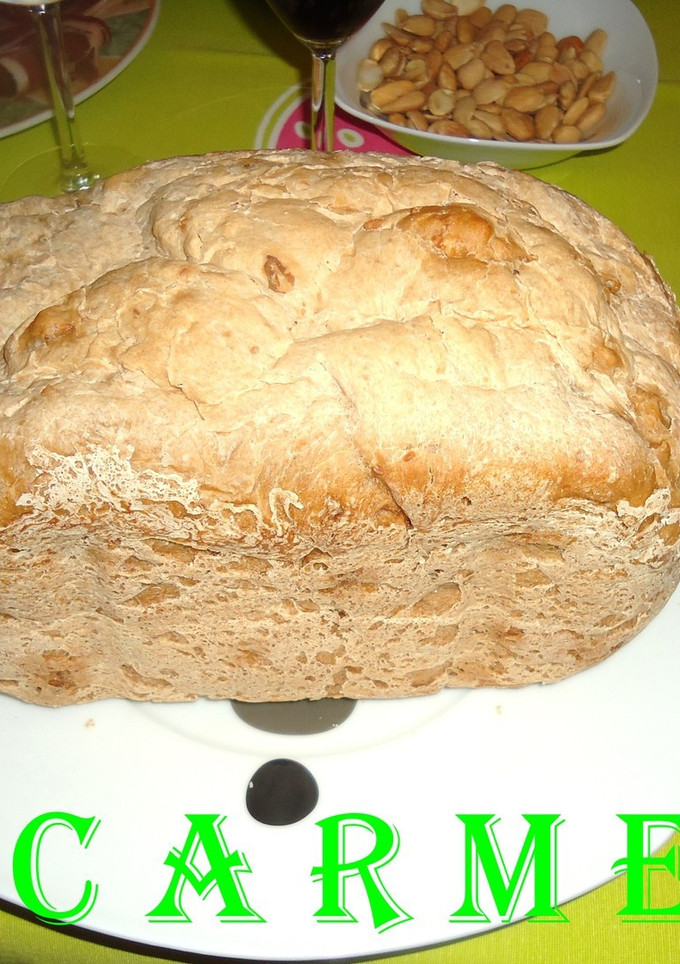 Una foto de Pan de cerveza negra y nueces en panificadora