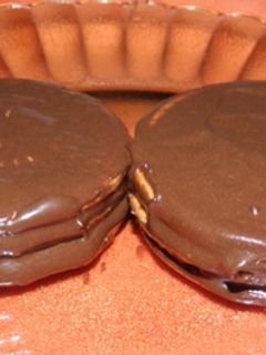 Una foto de Alfajores crocantes con galletas María