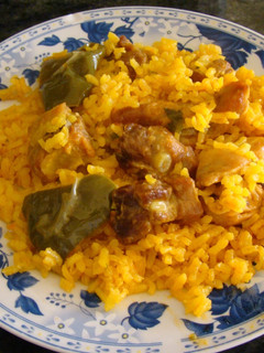 Una foto de Paella de conejo y costilla de cerdo