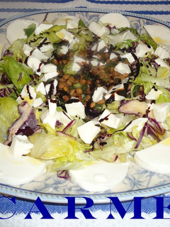 Foto principal de Ensalada con lentejas y queso fresco