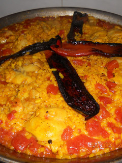 Una foto de Paella a fuego de leña de romero