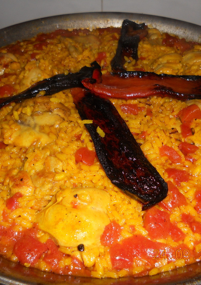 Una foto de Paella a fuego de leña de romero