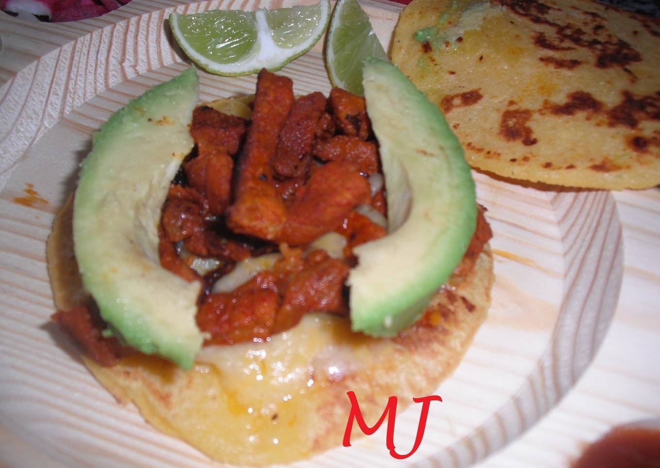 Tacos de carne adobada con jugo de naranja y piña<br />