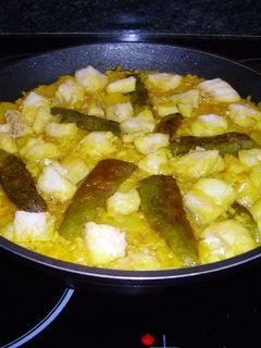 Una foto de Paella de patata y bacalao