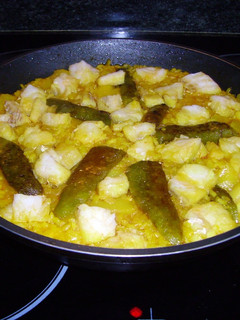 Una foto de Paella de patata y bacalao