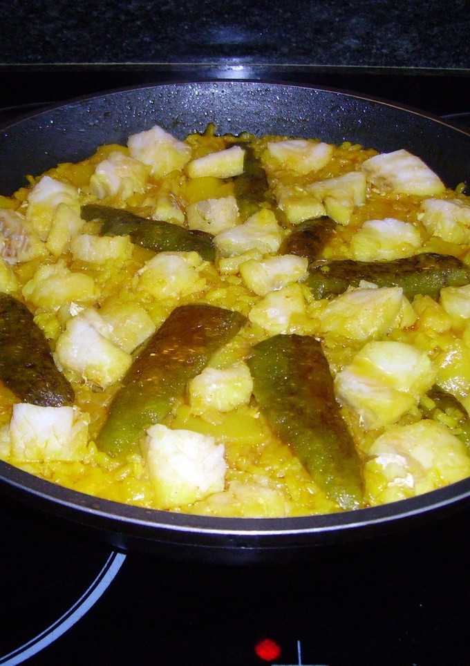 Una foto de Paella de patata y bacalao