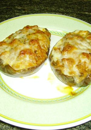 Una foto de Berenjenas rellenas de carne y verduras