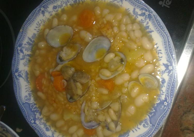 Alubias blancas con almejas de carril y chirlas