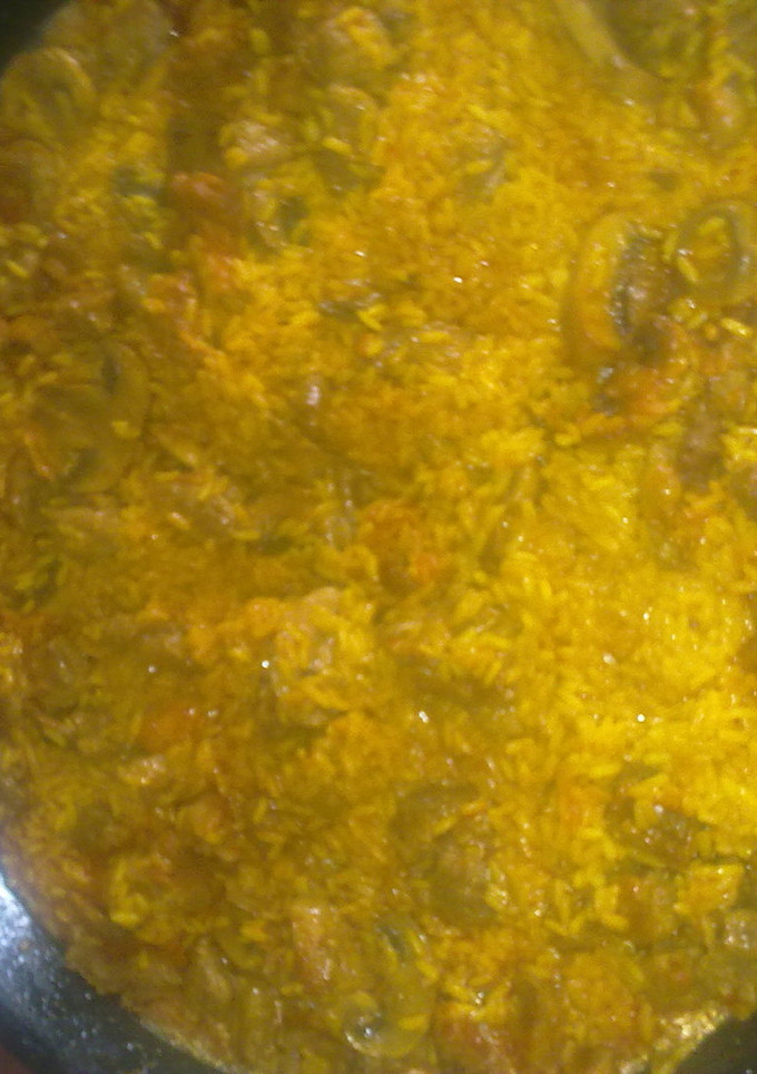 Una foto de Arroz con lagartito iberico y champiñones