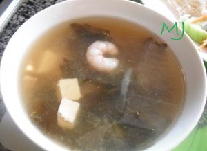 Una foto de Sopa miso con gamba