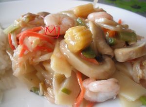 Una foto de Chop suey de gambas