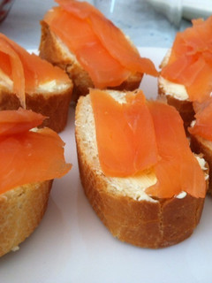 Una foto de Canapés de salmón ahumado