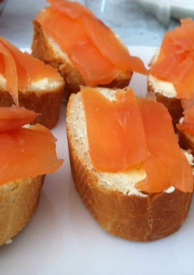 Una foto de Canapés de salmón ahumado