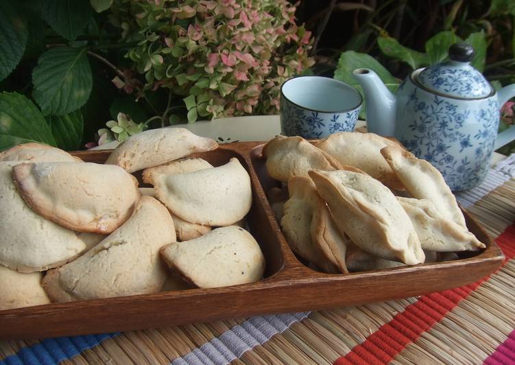 Oznei Haman (pastelitos rellenos de semillas de amapola y almíbar de limón)