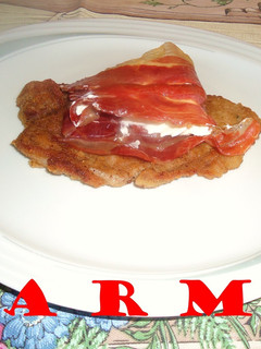 Una foto de Milanesas con jamón serrano y queso Philadelphia