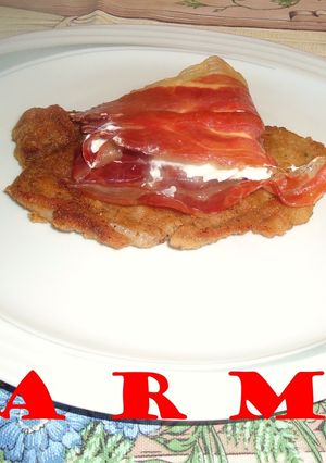 Una foto de Milanesas con jamón serrano y queso Philadelphia