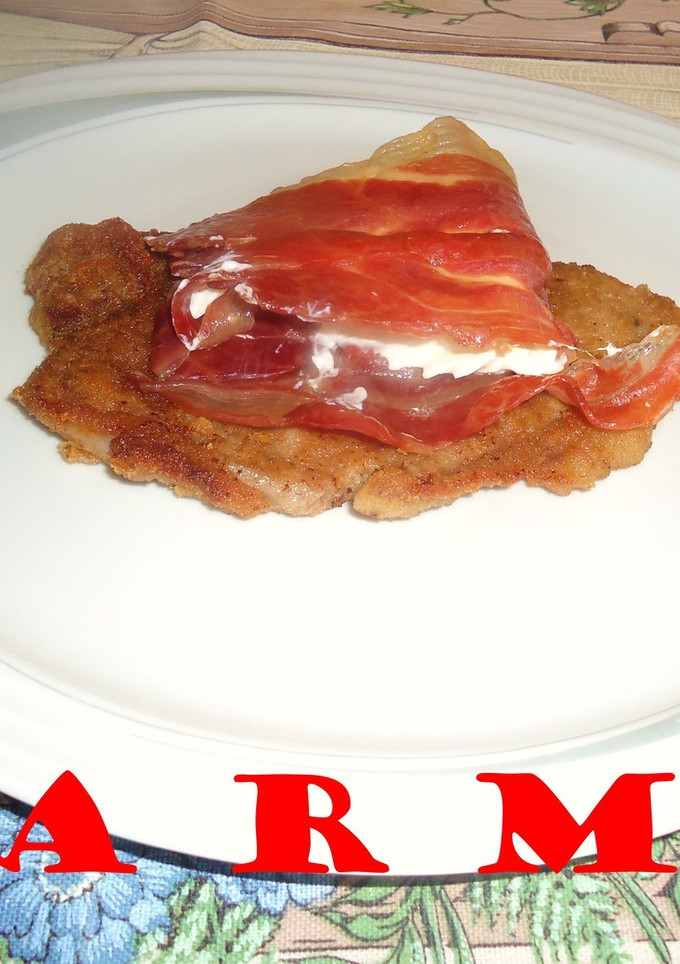 Una foto de Milanesas con jamón serrano y queso Philadelphia