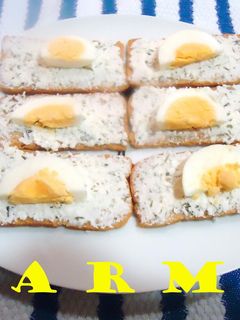 Una foto de Canapés de queso fresco