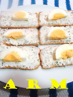 Una foto de Canapés de queso fresco
