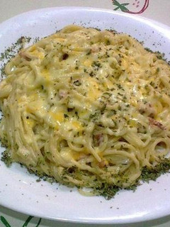 Una foto de Espaguetis a la carbonara con gruyére