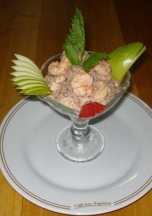 Una foto de Cocktail de mariscos (calamar o calamaretis)