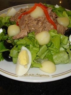 Una foto de Ensalada Nicoise con atún