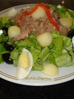 Una foto de Ensalada Nicoise con atún