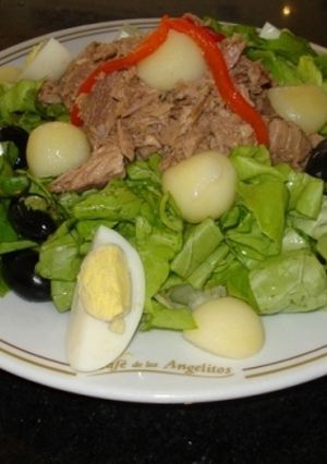 Una foto de Ensalada Nicoise con atún