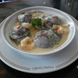 Sorrentino negros con mousseline y crema o salsa de langostinos