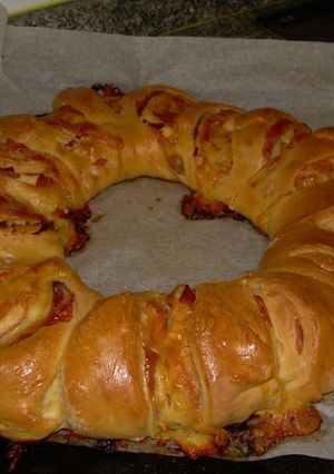 Una foto de Rosca de jamón y queso