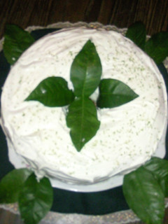 Una foto de Pastel sencillo con chantilly de limón