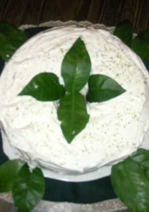 Una foto de Pastel sencillo con chantilly de limón