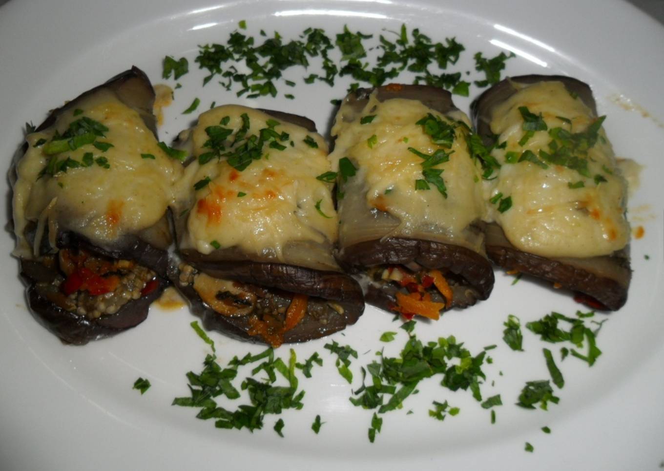 Canelones de berenjenas con salsa de queso<br />