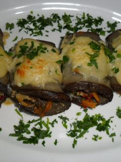 Una foto de Canelones de berenjenas con salsa de queso