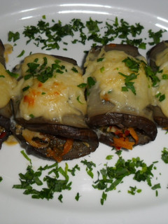 Una foto de Canelones de berenjenas con salsa de queso