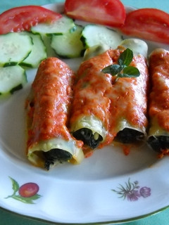 Una foto de Canelones en salsa de pimientos del piquillo