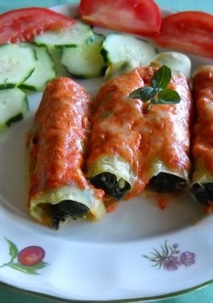 Una foto de Canelones en salsa de pimientos del piquillo