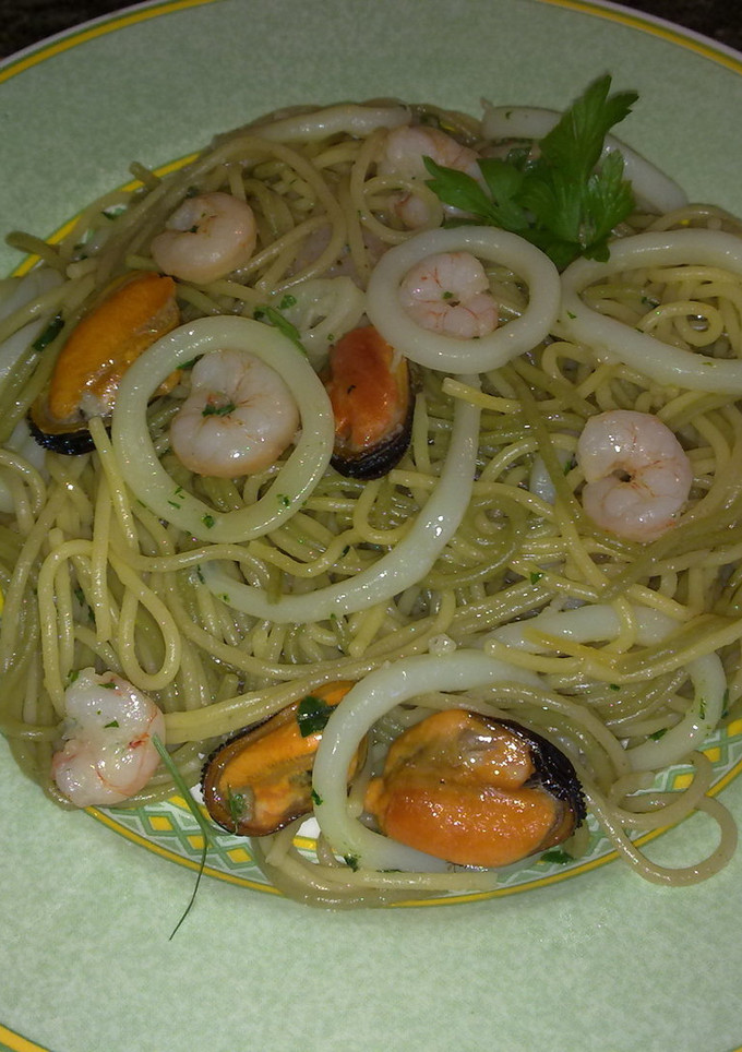 Una foto de Spaghetti de colores marinero