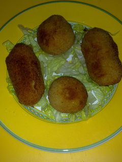 Una foto de Croquetas de jamón serrano y huevo