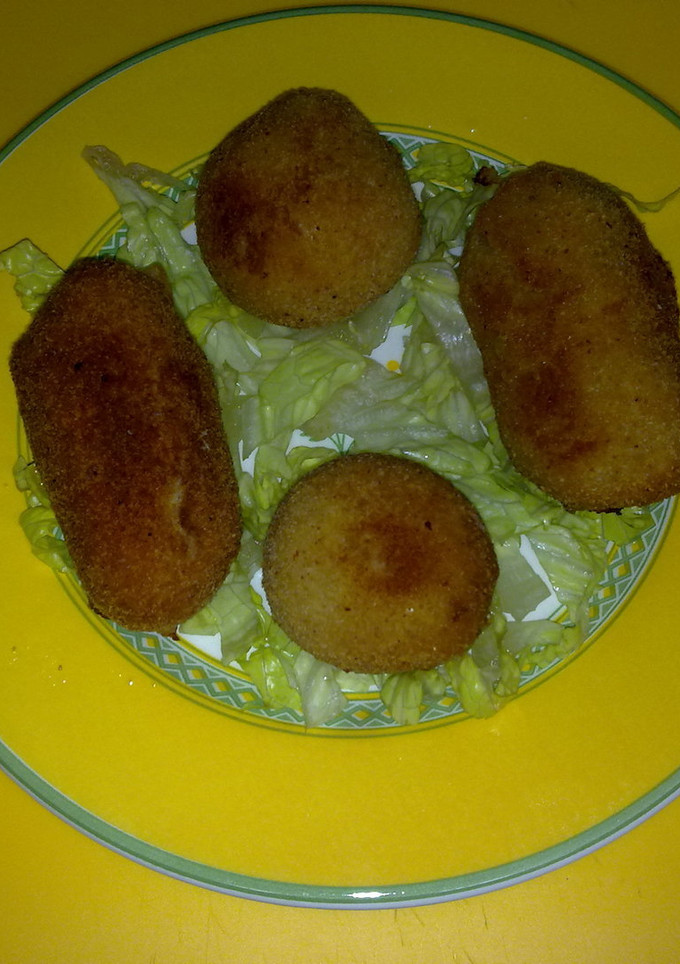 Una foto de Croquetas de jamón serrano y huevo